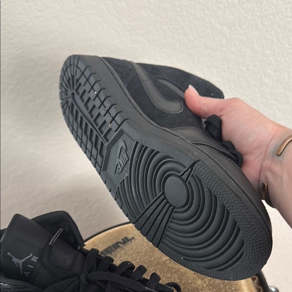 Jordan 1 Black Athletic Shoes - Picture 4 of 6